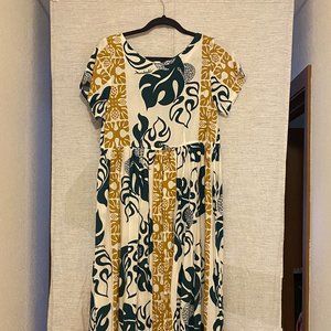 Manuahealiʻi  - Size M short sleeve dress